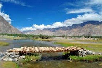 Srinagar – Kargil – Leh – Pangong – Tsomoriri – Nubra – Turtuk – Leh 